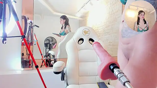 annie shine  online show from March 28, 2:49 pm