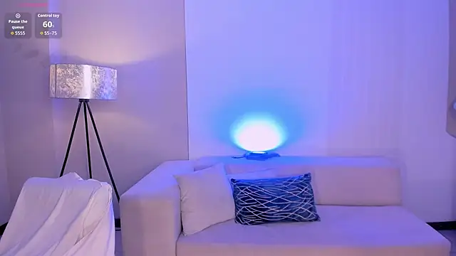 JulietteMoreau online show from March 15, 8:33 pm