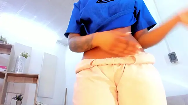 Tylla   online show from March 22, 8:20 am