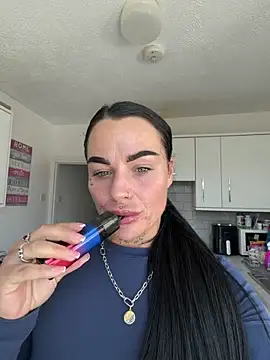 Darkfantisyx online show from April 1, 2:25 pm