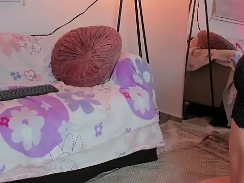 yourlollypetite online show from March 22, 3:01 am