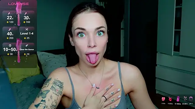 milkbrownn online show from April 19, 11:21 am