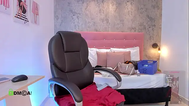 brithanycampbell online show from April 10, 12:22 pm