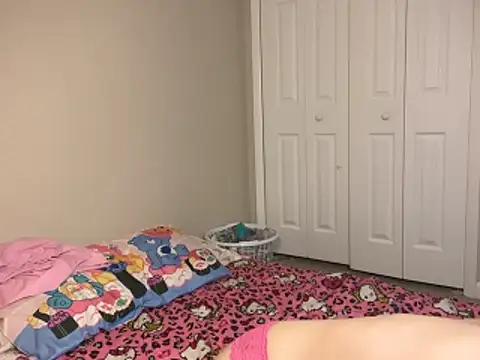 strwbrrymilk online show from March 17, 11:31 pm