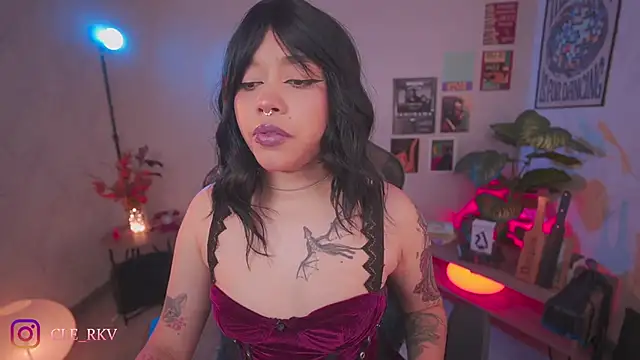 violette clerk1  online show from April 5, 9:36 pm