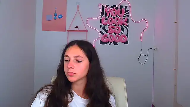 KissMeJulia online show from August 4, 9:26 am