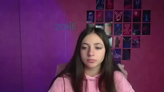 KissMeJulia online show from April 17, 5:20 am