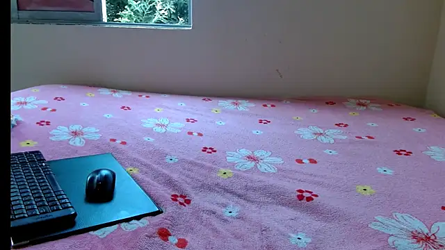 valkahot20 online show from March 21, 2:33 pm