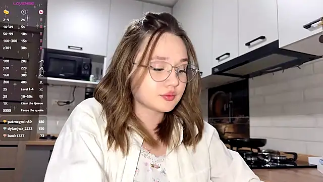 AinaSmith online show from April 1, 10:05 am