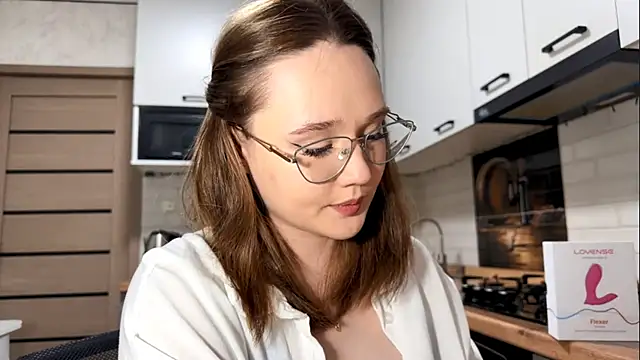 AinaSmith online show from March 24, 1:16 pm