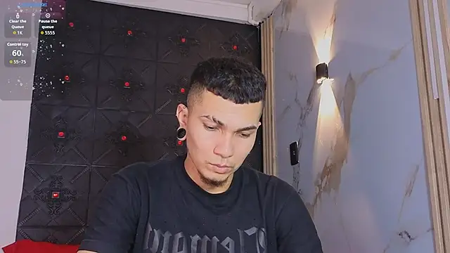 Logan and Reachel online show from April 13, 7:47 pm