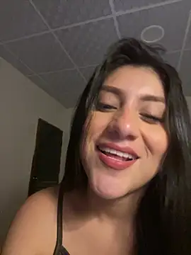 latinasoftie online show from June 26, 4:03 am