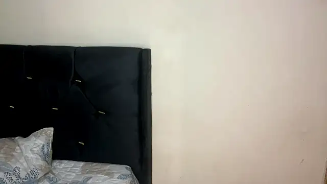 latinasoftie online show from June 17, 3:08 am