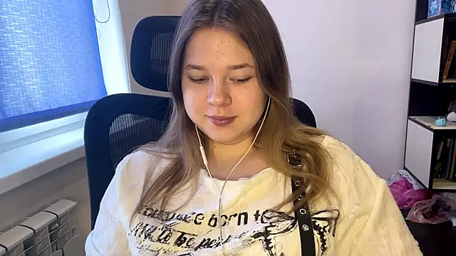 TomikoPfau online show from April 1, 8:26 am