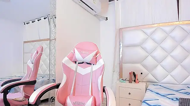 michelleblair1 online show from March 12, 1:36 pm