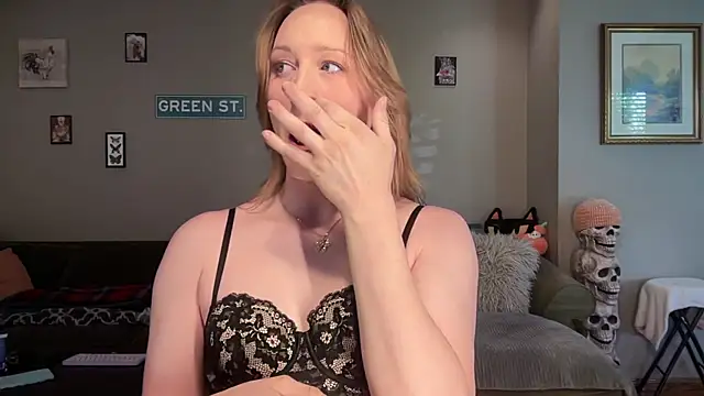 greenxxxqueen online show from April 7, 11:07 pm