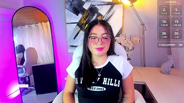 mia wills  online show from April 9, 4:56 pm
