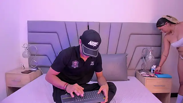 JhoanAndScarlet online show from March 25, 3:45 am