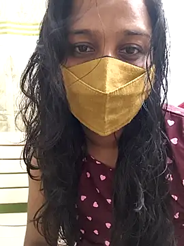 Shaliniqueen online show from April 8, 8:05 am
