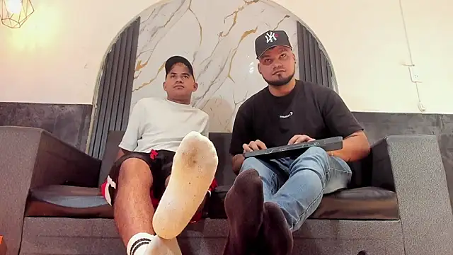 Latins on fire online show from May 25, 12:15 pm