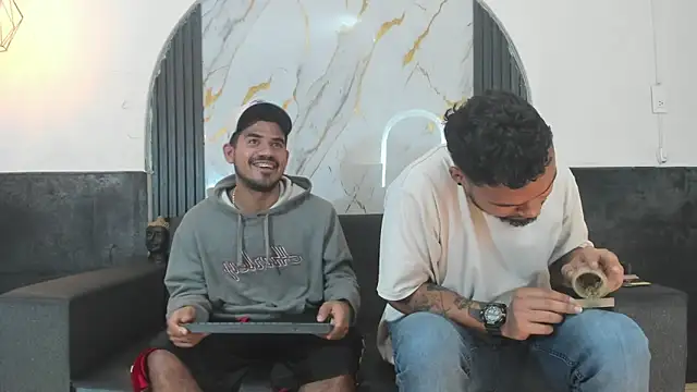 Latins on fire online show from April 15, 7:58 pm