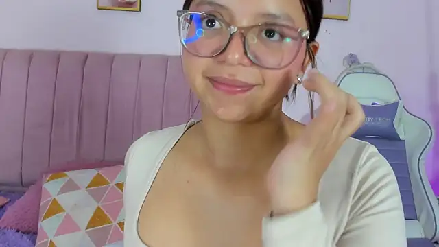 Zoow bluussh online show from April 15, 12:49 pm