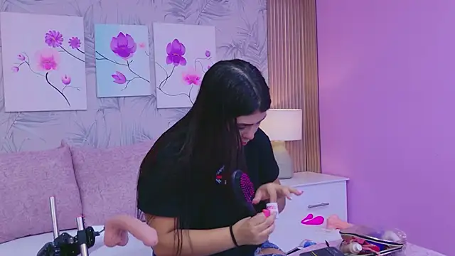 EmmaLeens online show from April 14, 12:16 pm