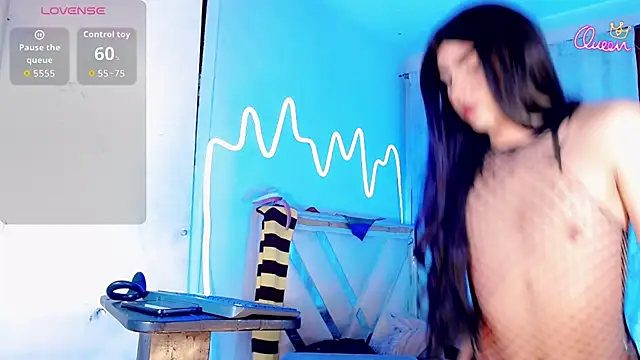 xyaraluv  online show from March 8, 9:40 pm