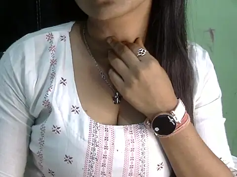 cute momo love online show from April 18, 7:22 am