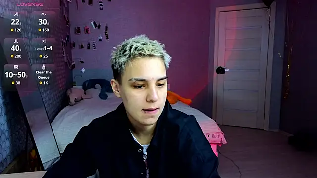 LuxuryLoverss online show from April 10, 11:05 am