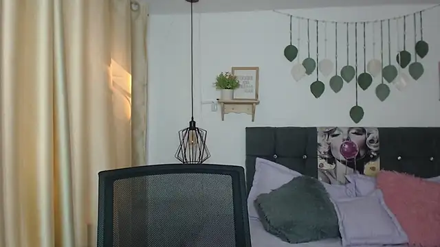 Emma hassani online show from April 4, 1:43 pm