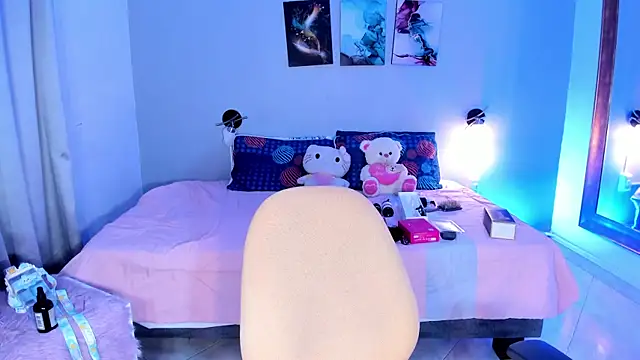 KimTaylorW online show from July 18, 3:10 am