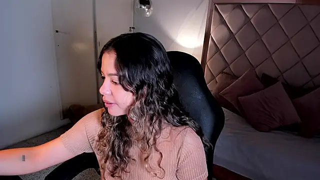 dulce lyraa1 online show from June 5, 5:11 am