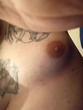 priscilaf online show from April 17, 4:36 am