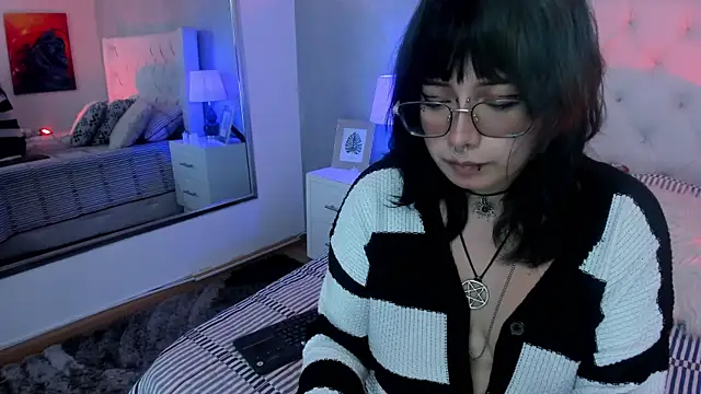 Ivi jones  online show from April 9, 8:14 pm