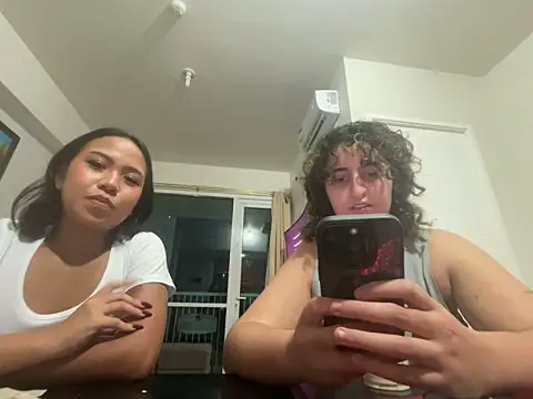 yassiestar online show from March 6, 5:30 pm