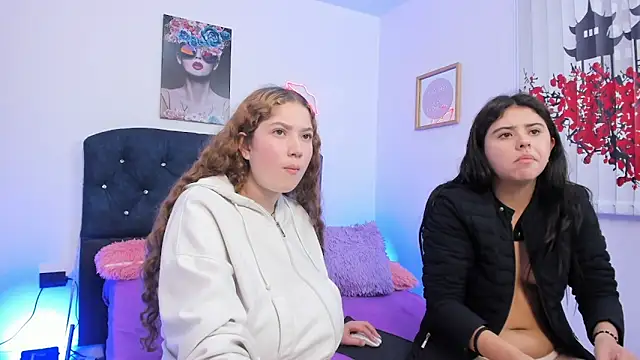 valeria and zoe online show from March 4, 3:29 pm