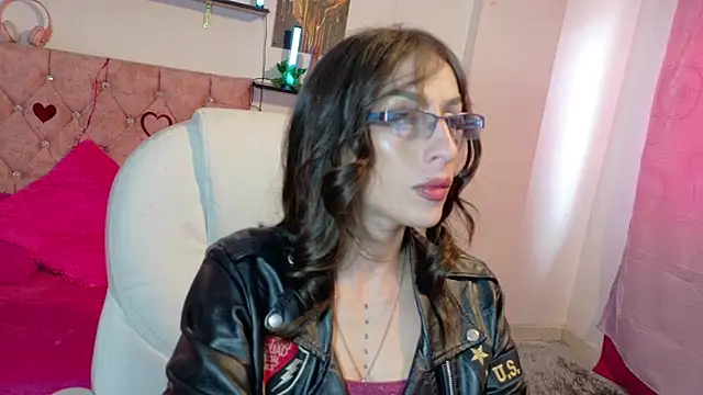 Miis Beella online show from April 6, 7:48 pm