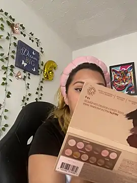 aurora bela online show from April 14, 1:55 pm