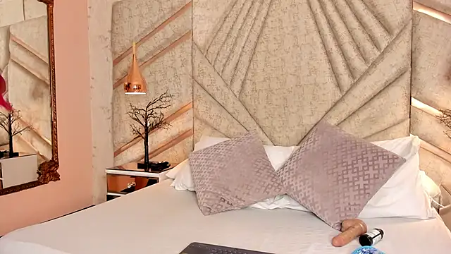 EmeelyMuller online show from April 18, 4:48 am