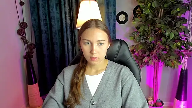 OliviaLang online show from May 27, 10:34 am