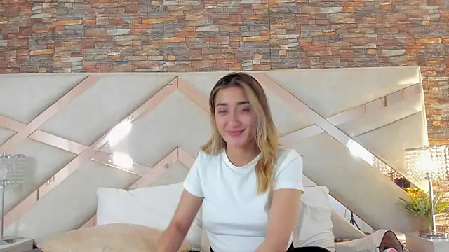 lucy davies online show from May 31, 6:09 pm