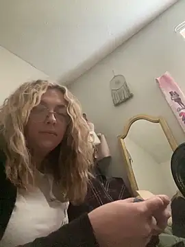 imkhloe online show from March 16, 5:50 pm