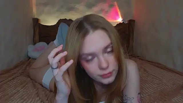 cyberl0ve  online show from March 25, 4:32 pm