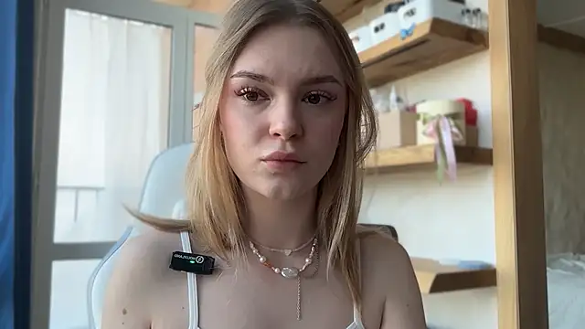 cyberl0ve  online show from April 21, 11:06 am