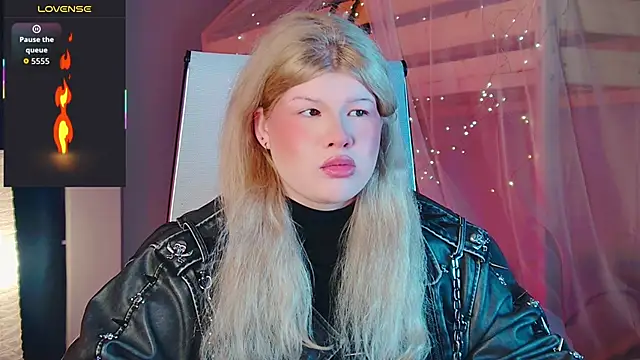 LilithNlsn online show from April 19, 3:50 am