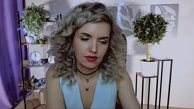 AliceSmite online show from April 10, 2:56 pm