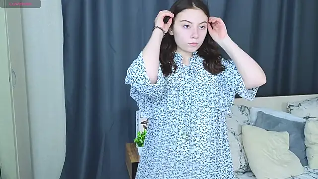 BreannaBuczak online show from April 22, 2:08 am