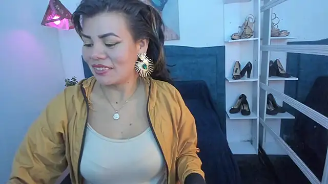 KiaraXMilf online show from March 15, 3:03 pm