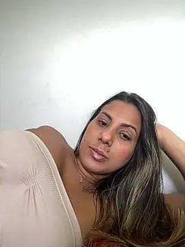 kifanyy online show from May 6, 4:00 pm